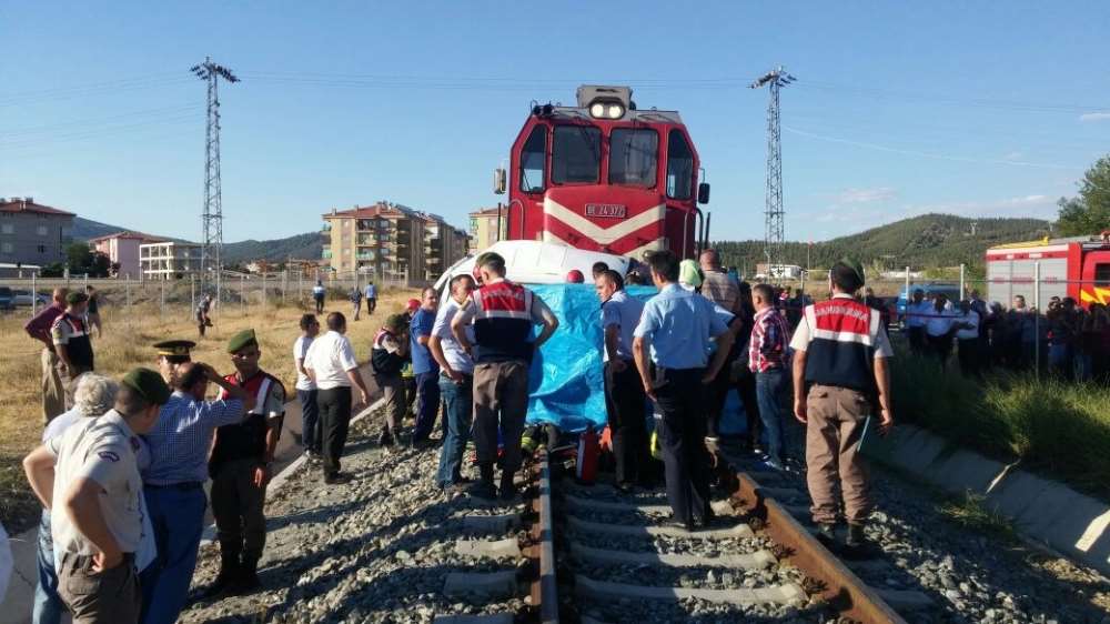 Hemzemin Geçitte Korkunç Kaza: 4 Ölü