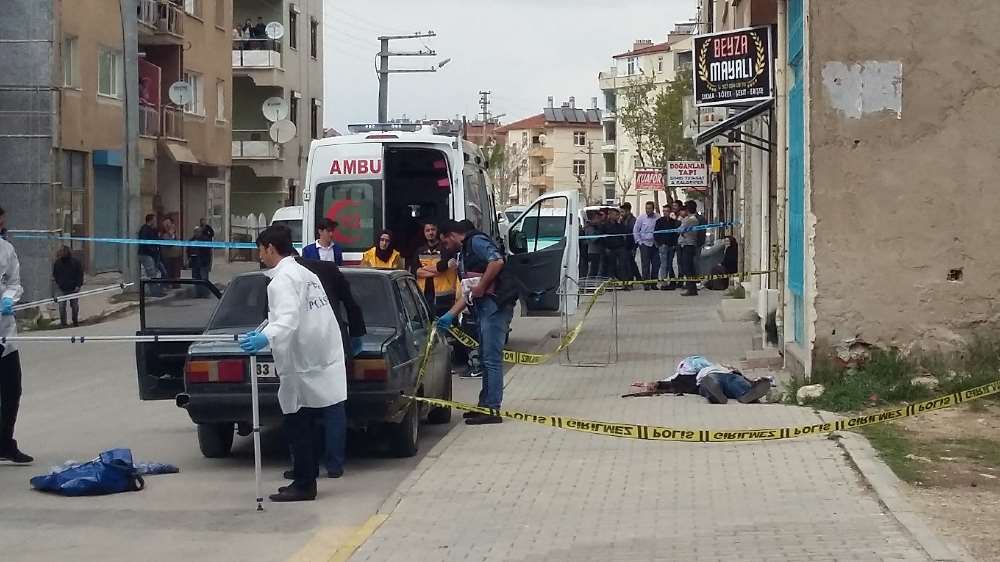 Herkesin Gözü Önünde Tetiğe Bastı !