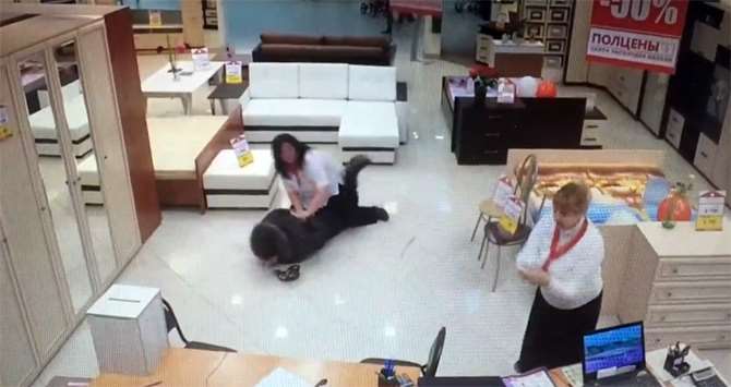 Hırsız Sert Duvara Çarptı: Kadın Çalışan !