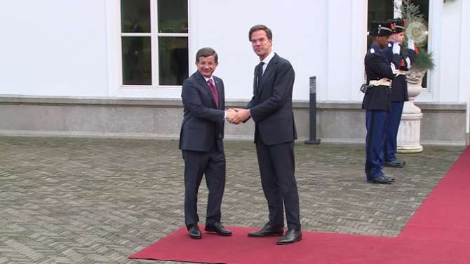 Hollandalı Mevkidaşıyla Görüştü