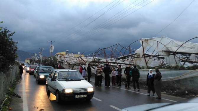 Hortum Antalya’yı Yıktı Geçti