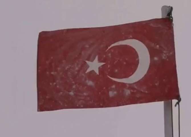 Hudut Karakolunda Bayrak Bile Dondu
