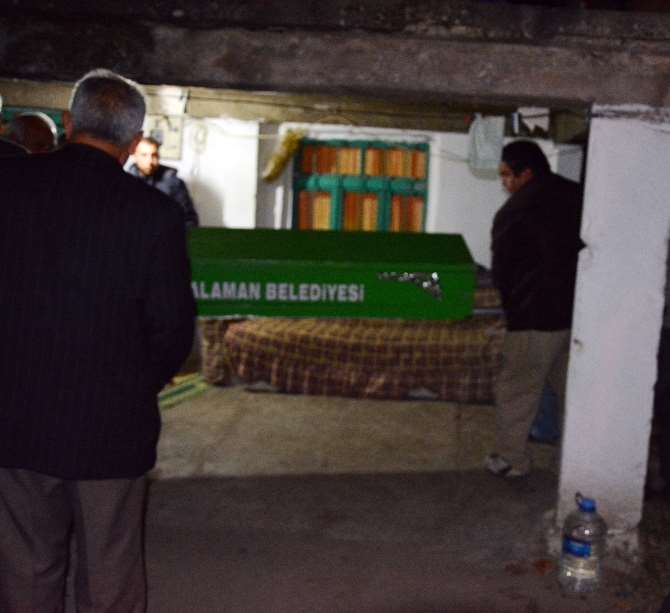 Husumetli Olduğu Kişilerin Anne Babasını Vurdu