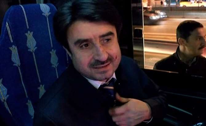 İett Şoförünü Önce Darp Etti Sonra Aracını Kurşunladı