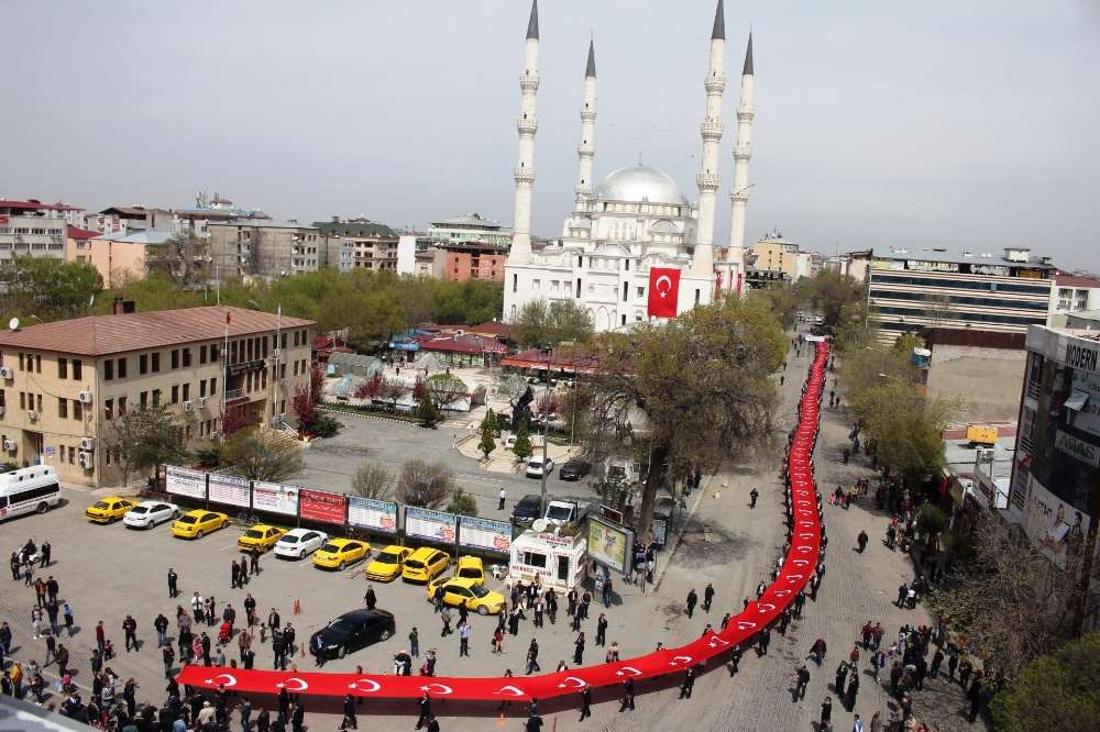 Iğdır’da Dev Türk Bayrağıyla Yürüyüş