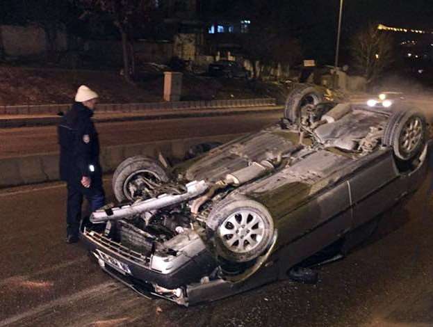 İki Araç Çarpıştı: 6 Yaralı