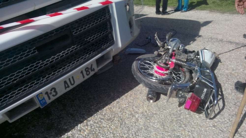İki Motosiklet Kamyonla Çarpıştı: 2 Ölü