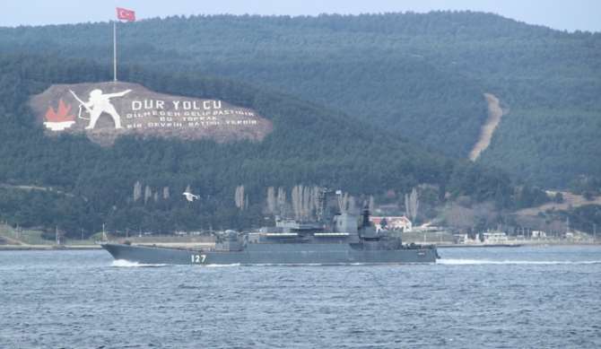 İki Rus Gemisi Boğaz’dan Geçti