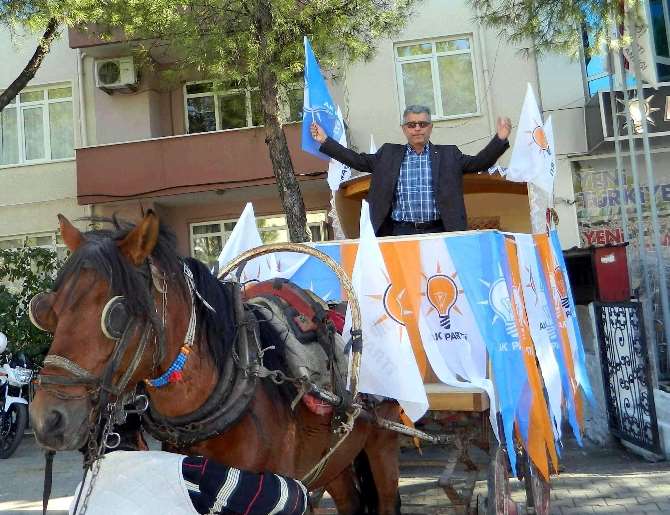 İlk Kez Oy Verdiği Ak Parti İçin Sokağa Böyle Çıktı