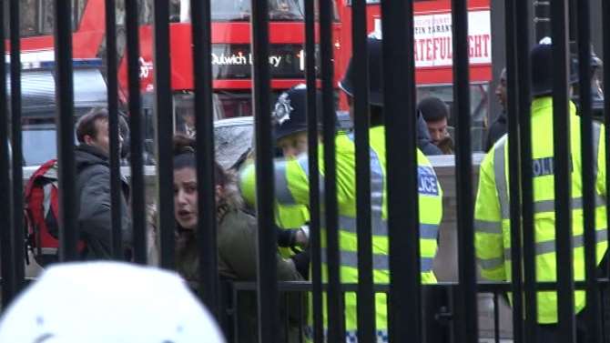 İngiliz Makamları Çirkin Eylem Sebebiyle Özür Diledi