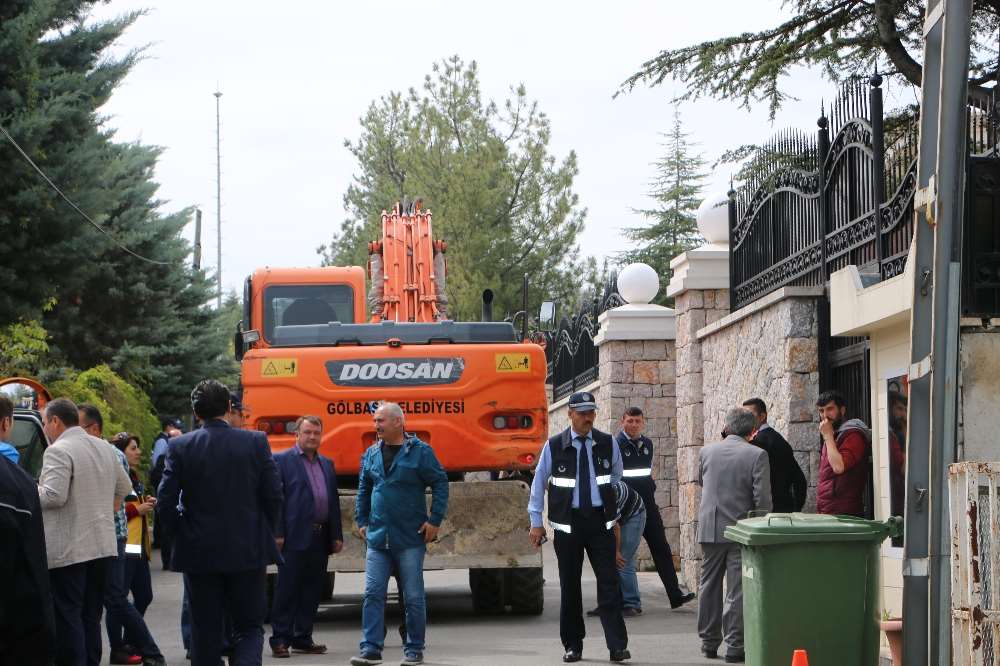 İpek’in Evinin Önündeki Duvara Yıkım Engeli