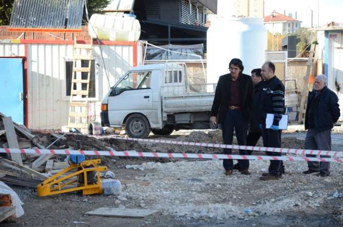 İşçinin Kafasına Asansör Düştü!