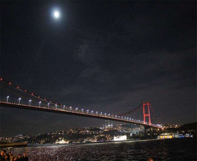 İstanbul Turuncuya Büründü