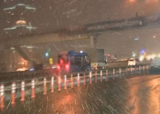 İstanbul’da Kar Yağışı Sürüyor