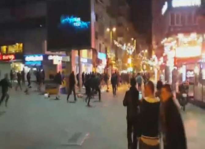 İstanbul’da Polis Ve İşportacılar Arasında Arbede