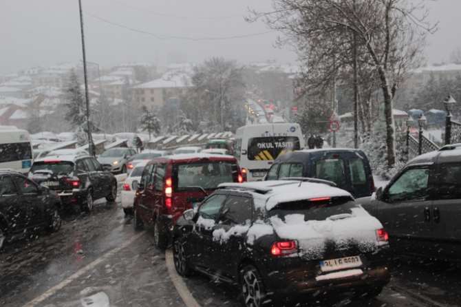 İstanbul’da Trafik Durma Noktasına Geldi