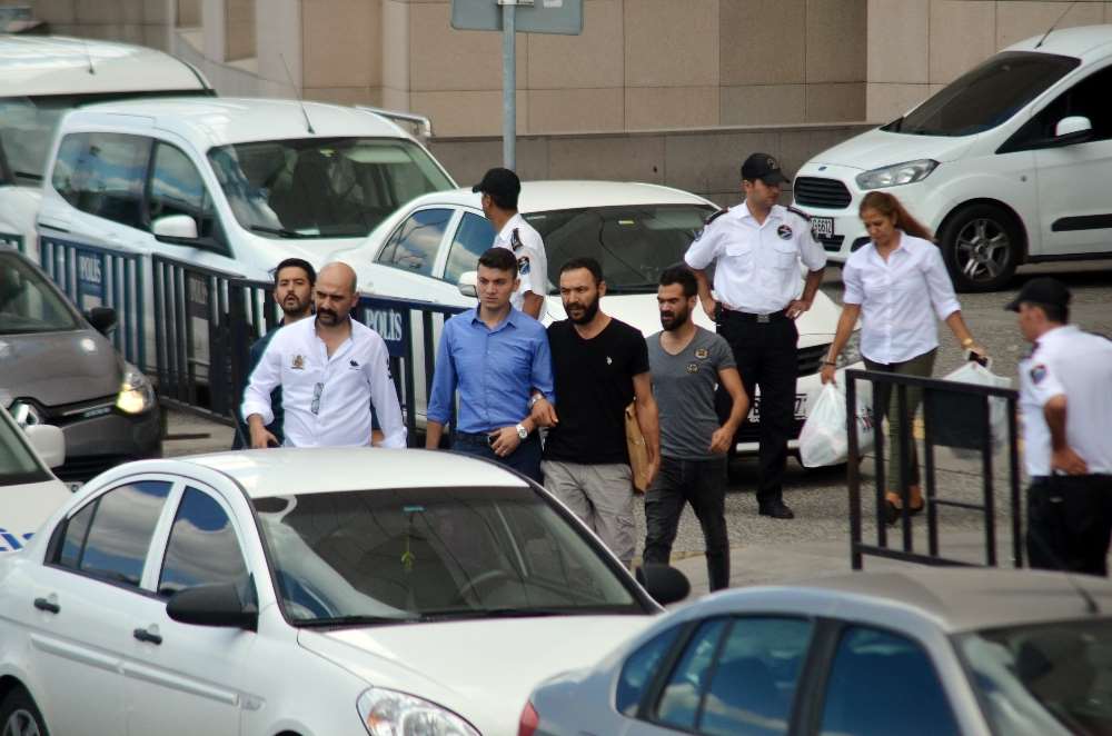İstanbul’daki 3 Adliyede Fetö Operasyonu
