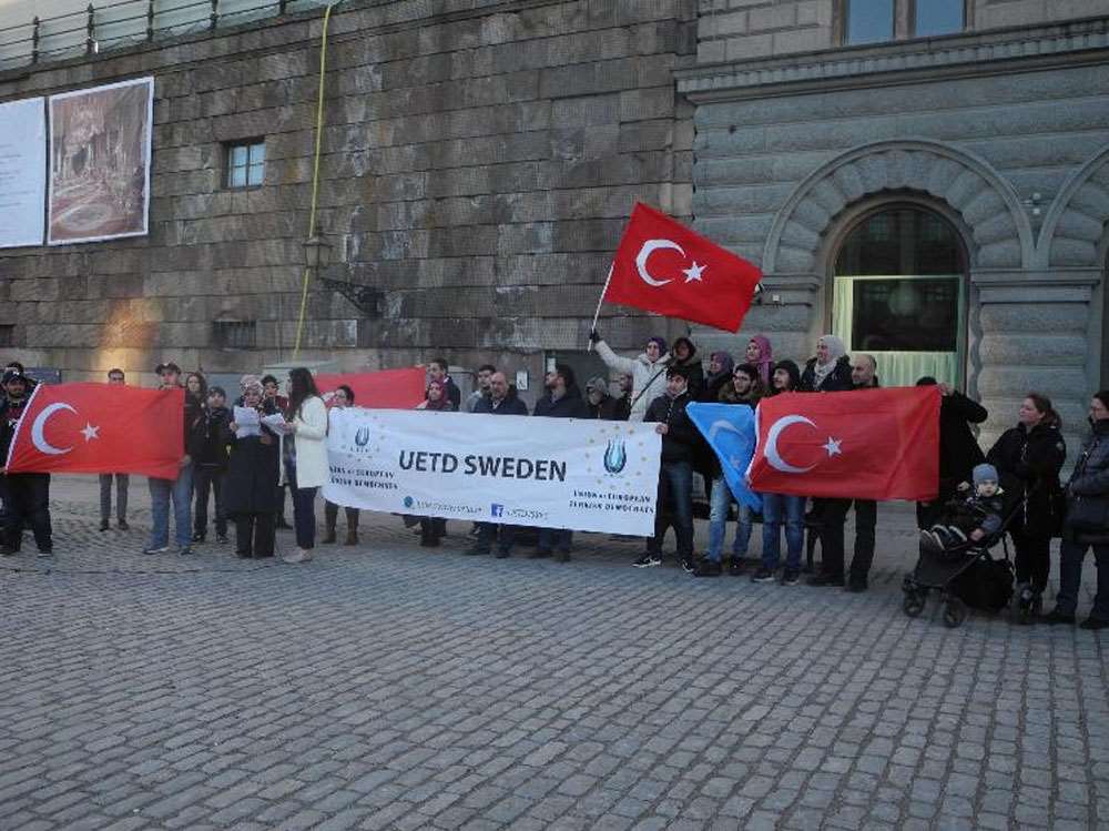 İsveç Parlamentosu Önünde Teröre Lanet Eylemi