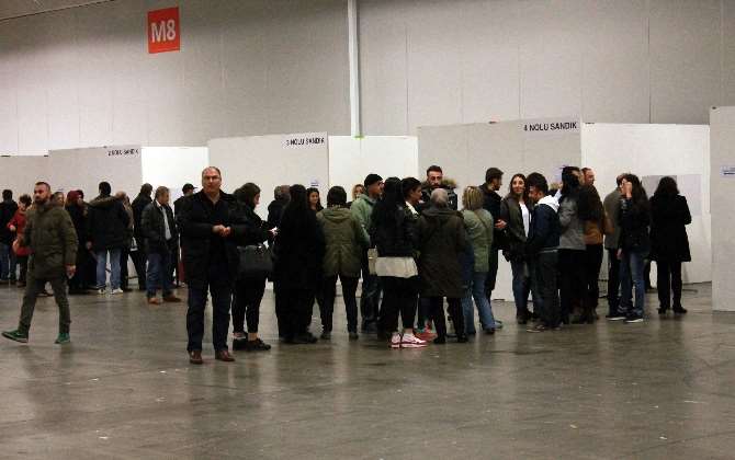 İsveç’te Oy Kullanma İşlemi Başladı