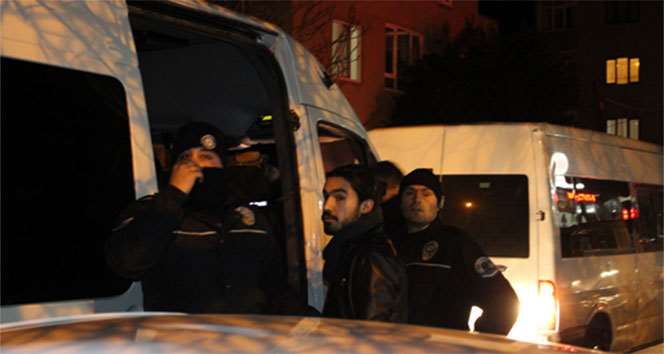 İzinsiz Yürüyüş Yapmak İsteyen Gruba Polis Müdahalesi: 23 Gözaltı!