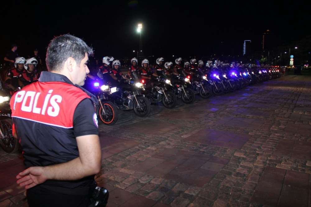 İzmir’de 600 Polisli Operasyon