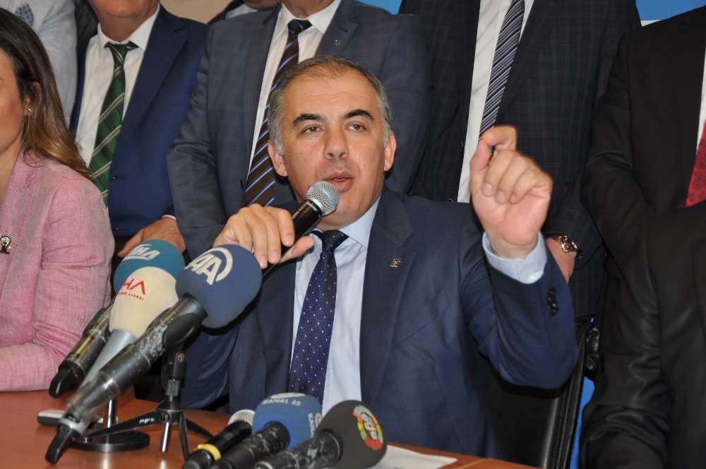 İzmir’de Binali Yıldırım Sevinci