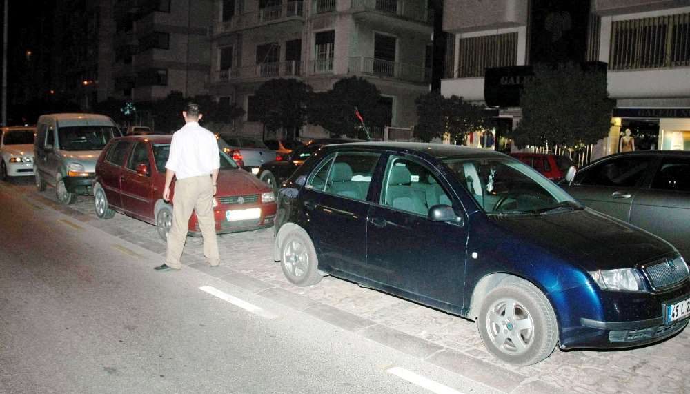 İzmir’de Korsan Otoparkçılar Yandı !