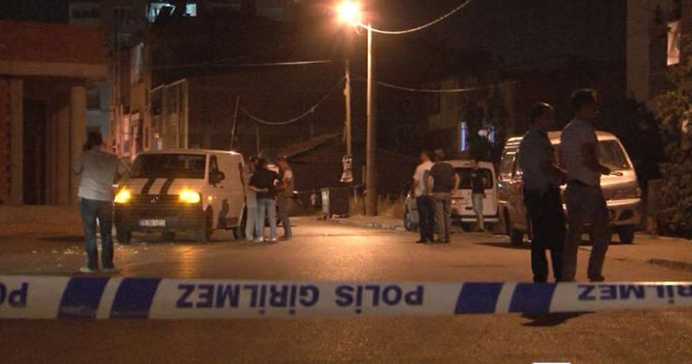 İzmir’de Minibüse Ses Bombalı Saldırı