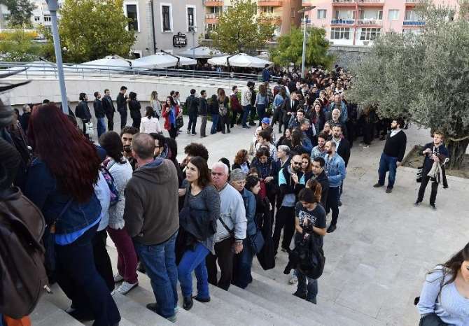 İzmir’de Mujıca İzdihamı