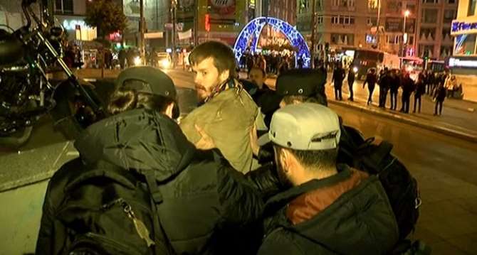 Kadıköy’deki Korsan Gösteriye Polis Müdahalesi