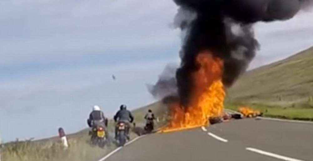 Kafa Kafaya Çarpışan Motosikletler Alev Aldı