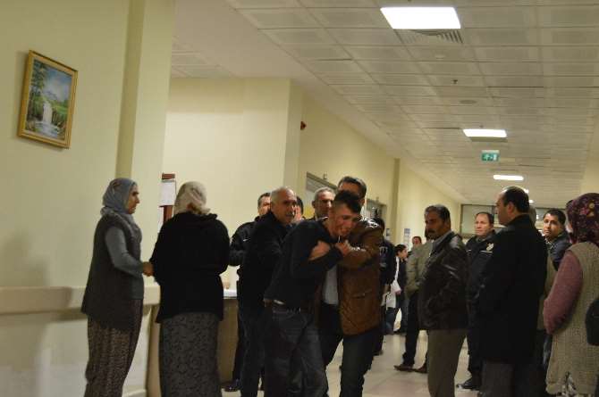 Kamyon İle Otomobil Kafa Kafaya Çarpıştı: 1 Ölü,3 Yaralı
