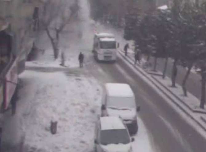 Kar Kütlesi Can Aldı ! İşte O Anlar