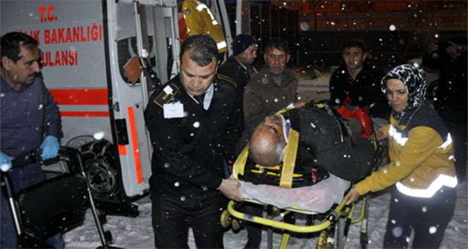 Kar Yağışı Nedeniyle Minibüs Devrildi: 6 Yaralı!