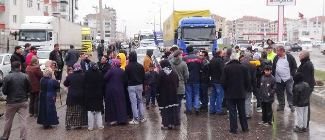 Karayolunu Trafiğe Kapattılar