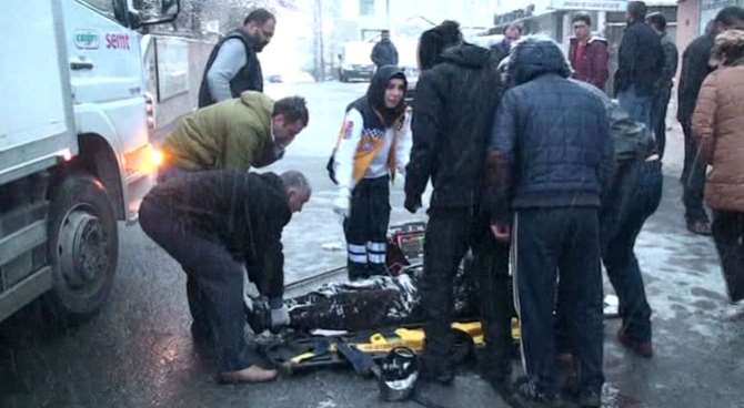 Karlı Yolda Kamyonun Altında Kalan Şahıs Öldü