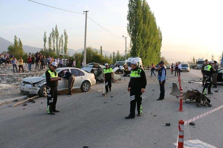 Katilam Gibi Kaza: 3 Ölü, 4 Yaralı