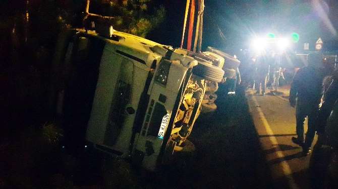 Kaza Yerindeki Vinç Trafiği Felç Etti