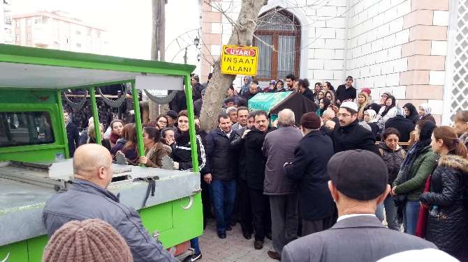 Kırmızı Işıkta Durmayan Sürücü Genç Kızın Sonu Oldu