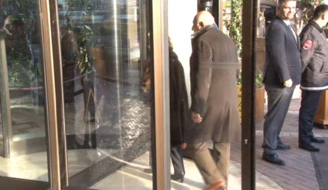 Koç Ailesi Taziyeleri Kabul Ediyor