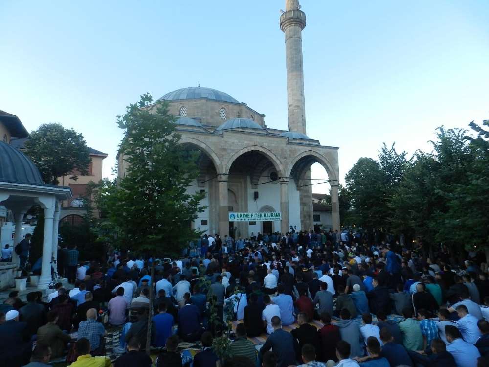Kosova’da Bayram Coşkusu Sokaklara Taştı