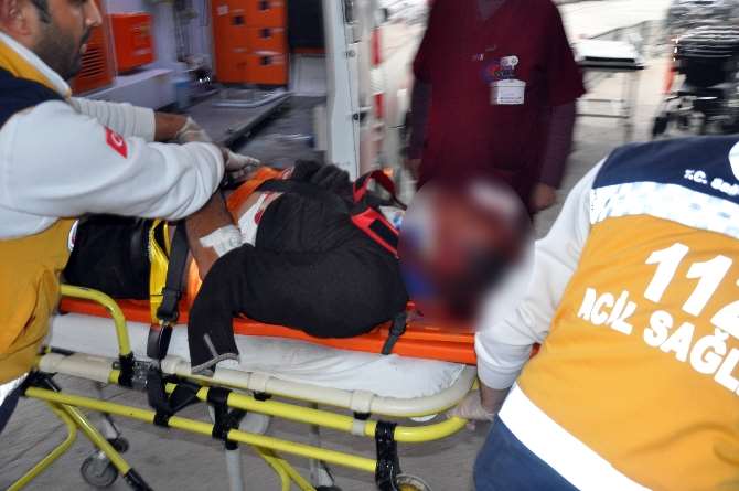 Lastik Yüklü Kamyonet Takla Attı: 1 Ölü
