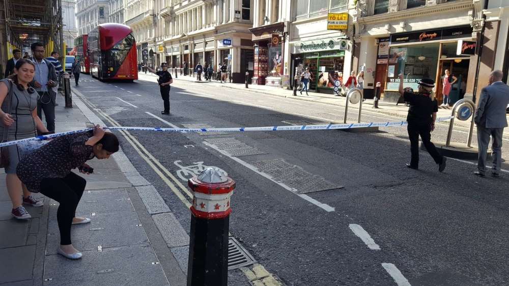 Londra’da Şüpheli Paket Alarmı