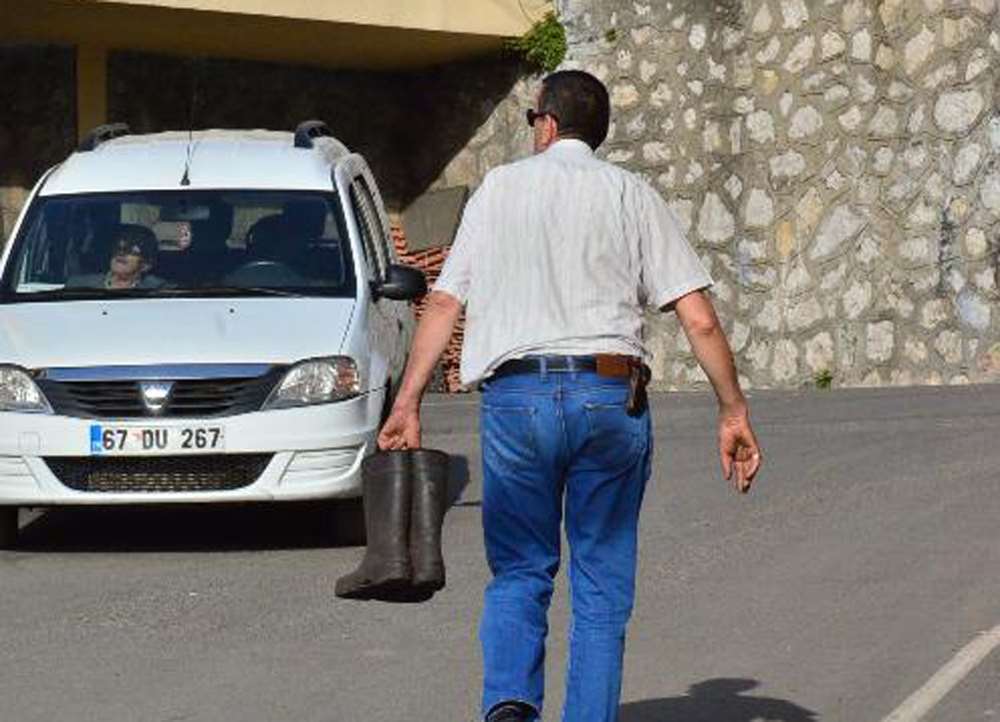 Maden İşçisinden Geriye Çizmeleri Kaldı