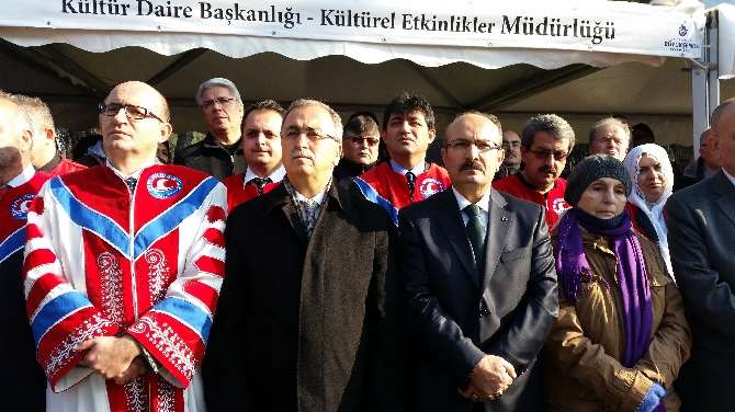 Mehmet Akif Mezarı Başında Anıldı