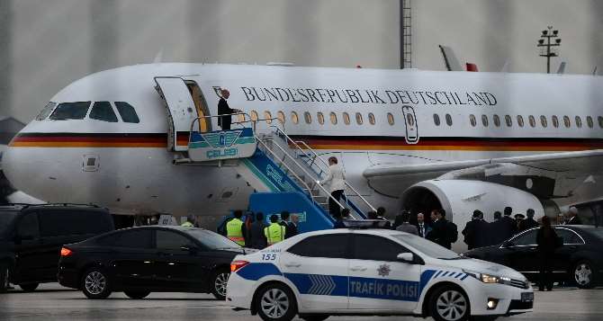 Merkel Almanya’ya Döndü