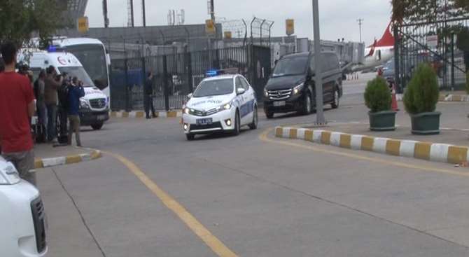 Merkel’in Konvoyu İstanbul Trafiğine Takıldı