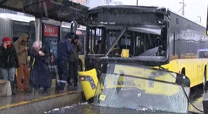 Merter’de Metrobüs Kazası
