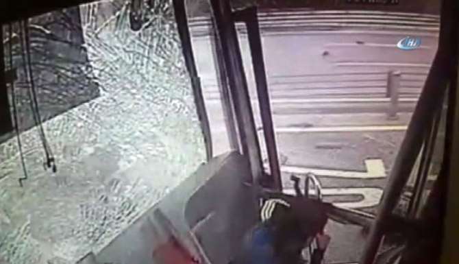 Metrobüsle Cip Böyle Çarpıştı !