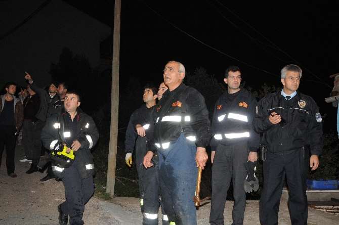 Metruk Bina Kamyonetin Üzerine Çöktü